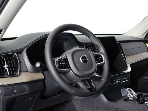 New 2025 Volvo XC90 B6 Core image 8