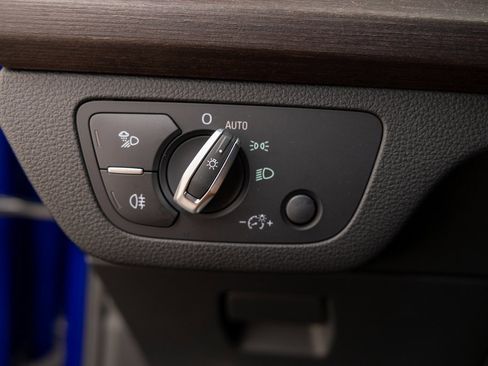 Used 2024 Audi Q5 2.0T Premium w/ Convenience Package image 39