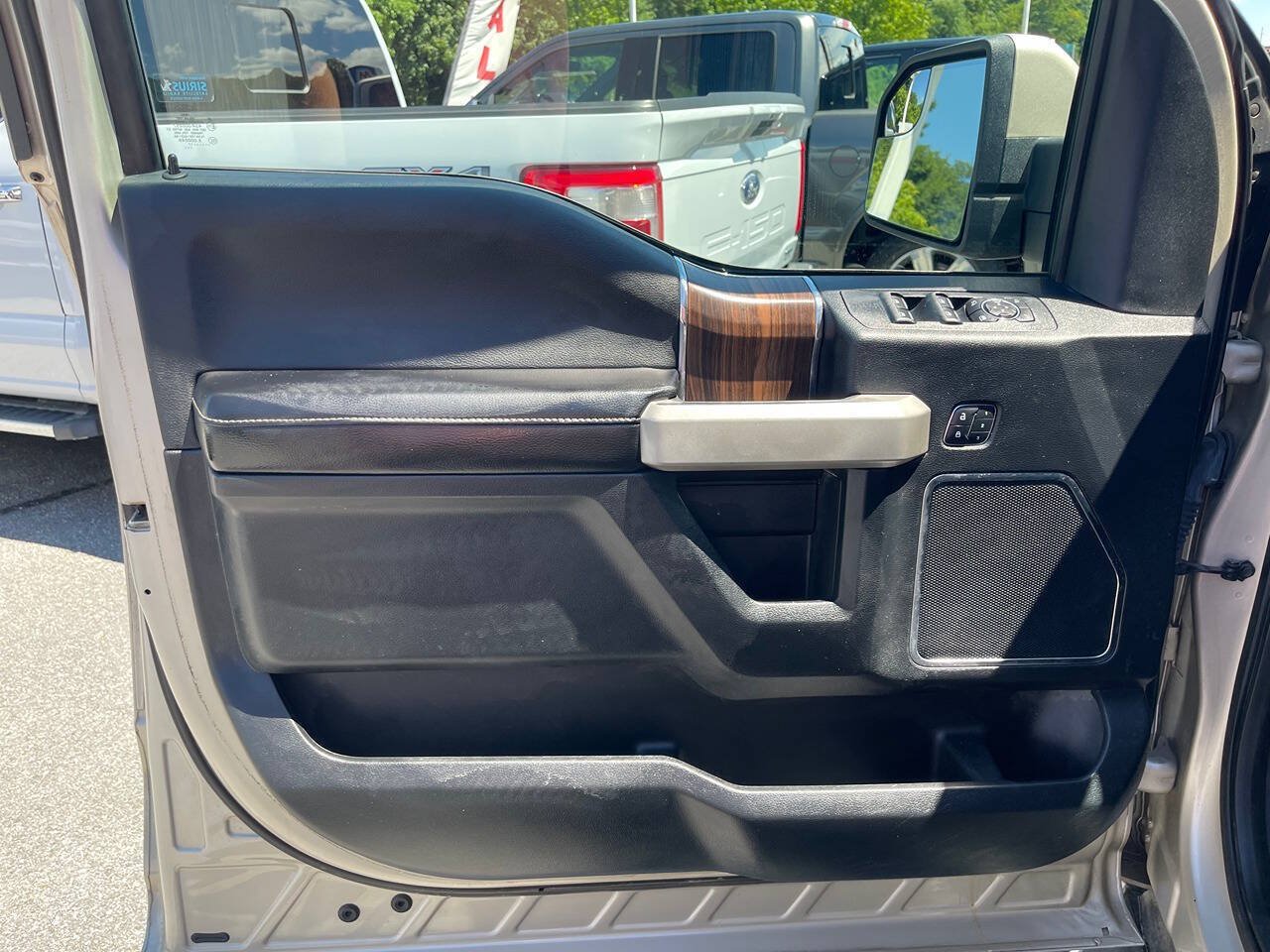 Used 2017 Ford F150 Lariat AWD/4WD image 21