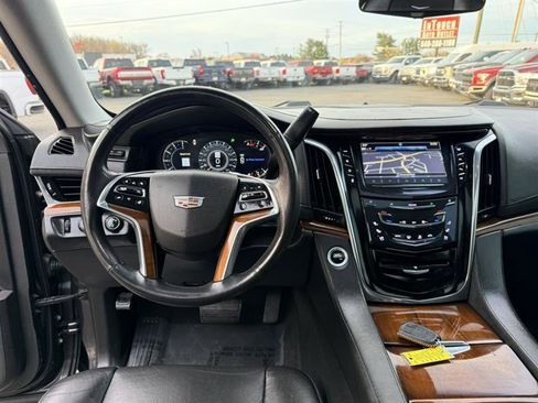 Used 2017 Cadillac Escalade Luxury AWD/4WD image 24