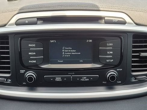 Used 2018 Kia Sorento L FWD image 17