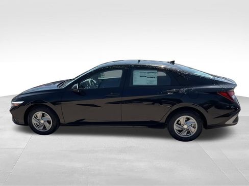 New 2026 Hyundai Elantra SE FWD image 6