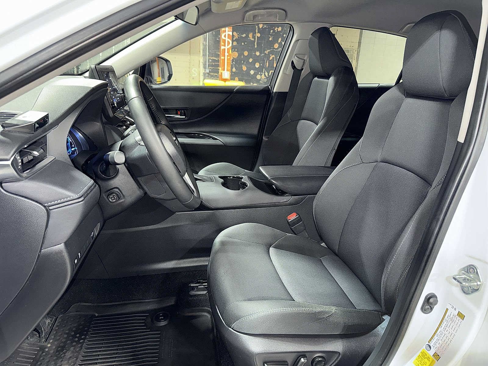 Used 2023 Toyota Venza LE AWD/4WD image 15