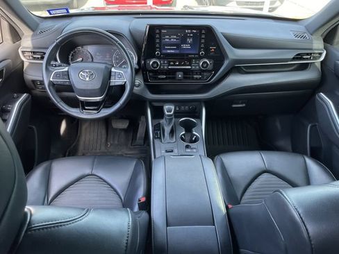 Used 2022 Toyota Highlander XSE FWD image 10