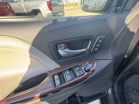 Used 2020 Toyota Sienna Limited Premium w/ Carpet Mat Package image 13