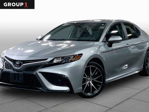 Used 2024 Toyota Camry SE w/ Cold Weather Package AWD/4WD image 1
