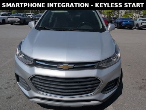 Used 2020 Chevrolet Trax LT w/ LT Convenience Package image 2