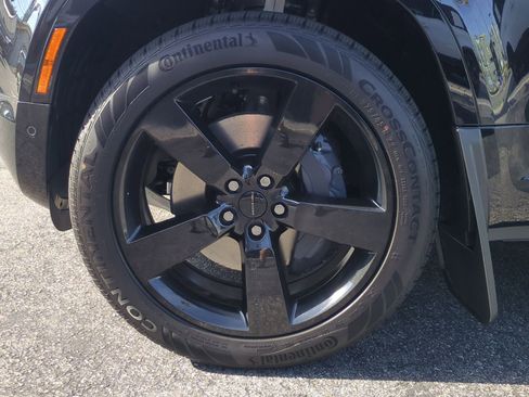 New 2026 Land Rover Defender 110 X-Dynamic SE image 9