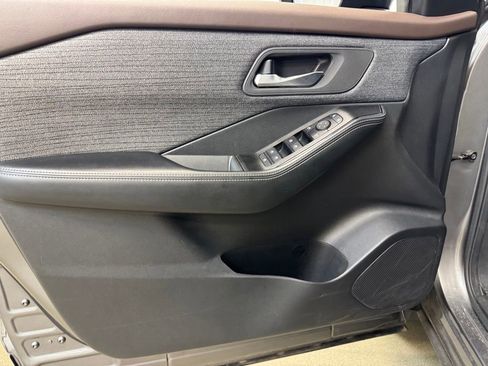 Used 2023 Nissan Rogue SV AWD/4WD image 8