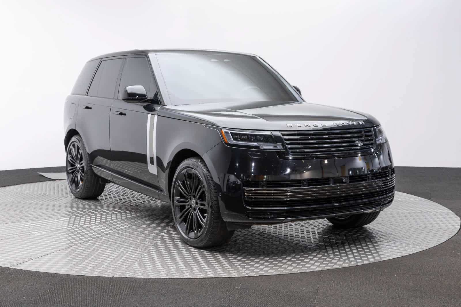 Used 2025 Land Rover Range Rover SV AWD/4WD image 57