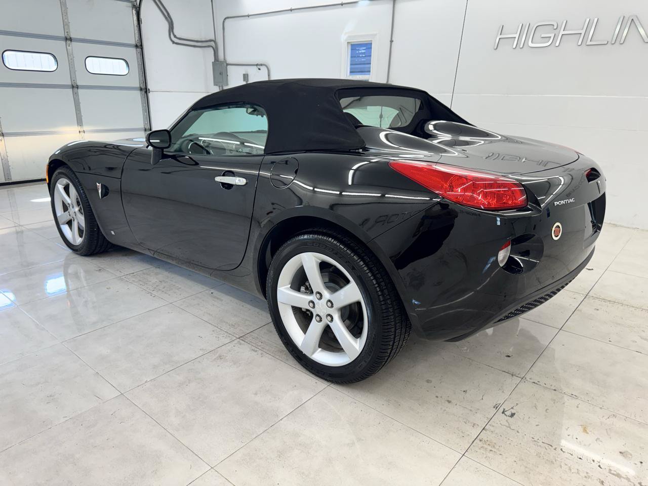 Used 2006 Pontiac Solstice Convertible w/ Premium Package RWD image 7