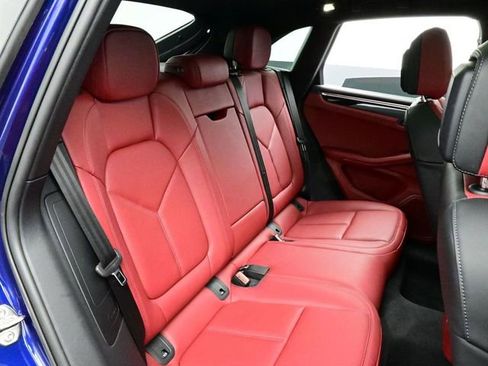 Certified 2025 Porsche Macan S AWD/4WD image 17