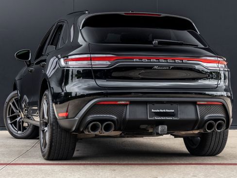 Certified 2023 Porsche Macan Turbo image 3