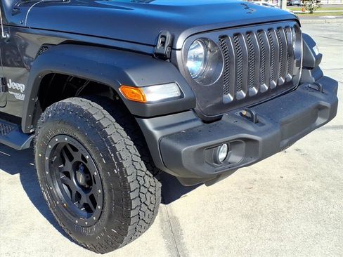Used 2019 Jeep Wrangler Unlimited Sport S image 9