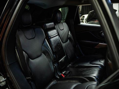 Used 2018 Jeep Cherokee Limited image 11