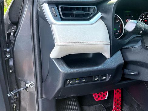 Used 2021 Toyota RAV4 XLE w/ Convenience Package AWD/4WD image 31