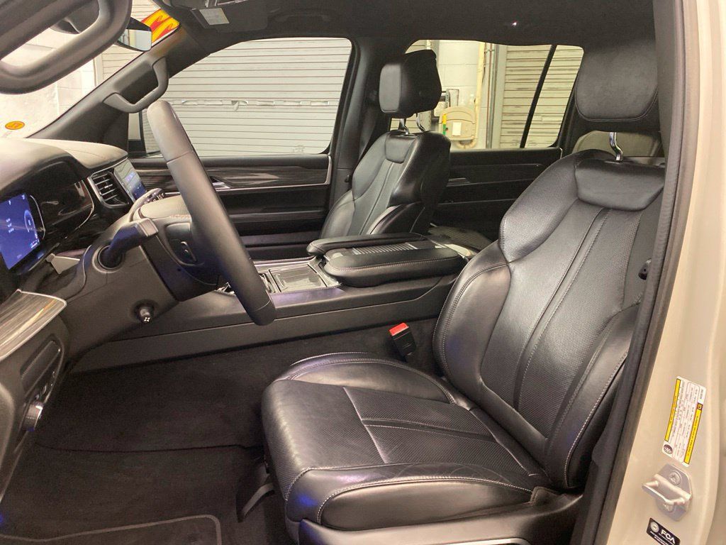 Used 2022 Jeep Wagoneer Series III RWD image 26
