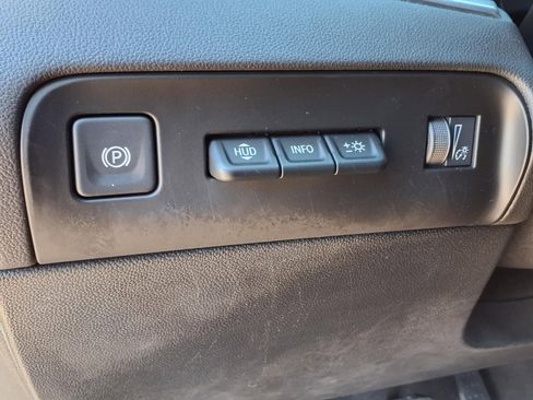 Used 2023 Buick Enclave Avenir w/ Avenir Technology Package AWD/4WD image 31
