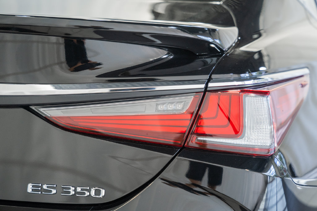 Used 2024 Lexus ES 350 w/ Accessory Package (Z2) FWD image 6