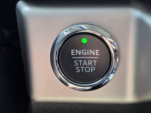 Used 2024 Ford Expedition XLT AWD/4WD image 32