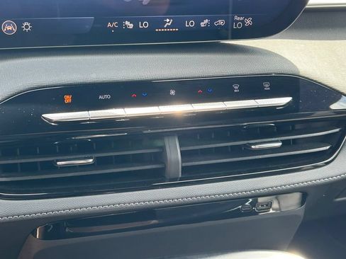 Used 2025 Buick Enclave Preferred FWD image 33