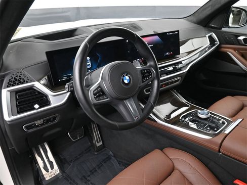 Used 2023 BMW X7 xDrive40i w/ Executive Package image 7