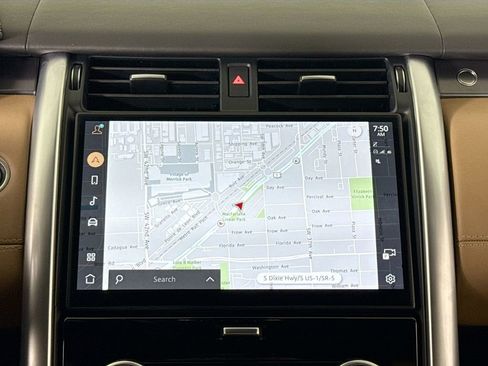 Used 2024 Land Rover Discovery Metropolitan Edition image 21