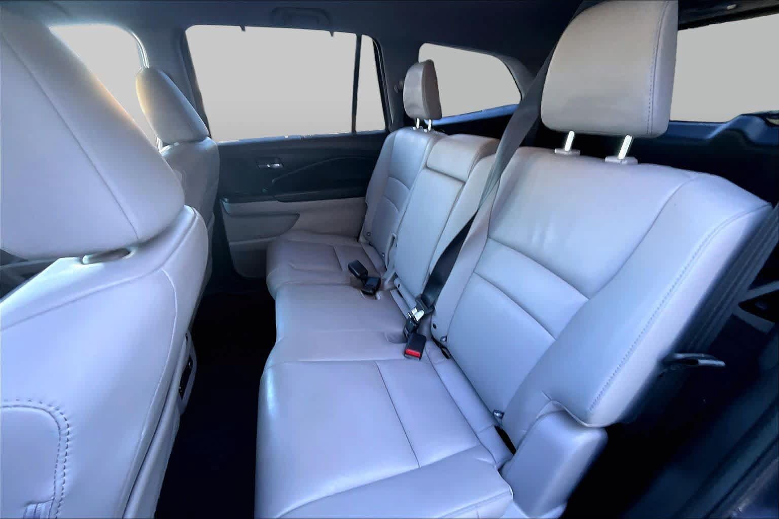 Used 2018 Honda Pilot Touring image 21