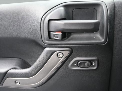 Used 2018 Jeep Wrangler Sport image 7