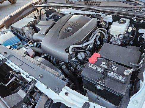 Used 2023 Toyota Tacoma TRD Off-Road w/ Technology Package image 18