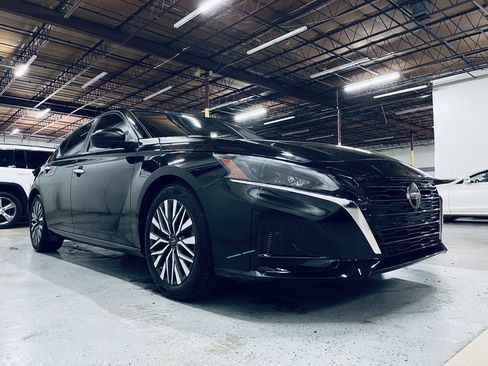 Used 2023 Nissan Altima 2.5 SV FWD image 10