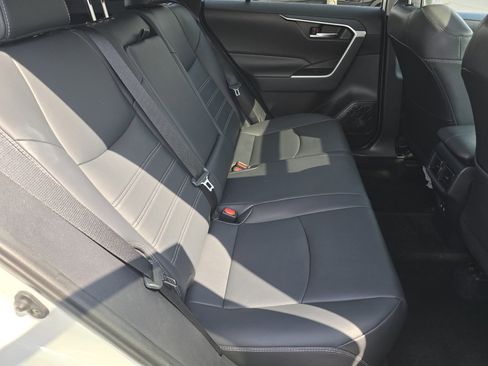 Used 2020 Toyota RAV4 XLE Premium image 28