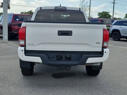 Used 2017 Toyota Tacoma TRD Off-Road w/ Premium & Technology Package image 5