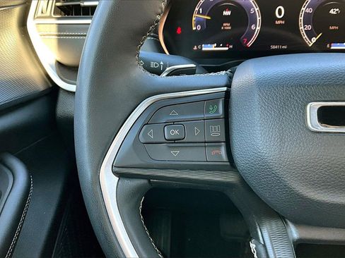 Used 2023 Jeep Grand Cherokee L Laredo image 27