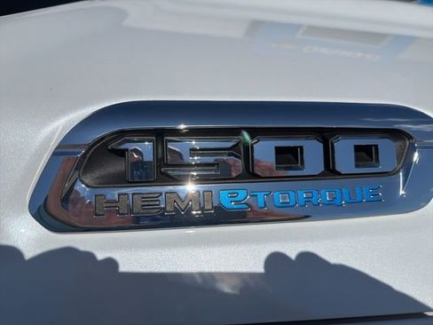 Used 2022 RAM 1500 Laramie AWD/4WD image 11