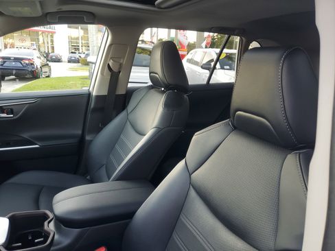 Used 2023 Toyota RAV4 Limited image 18