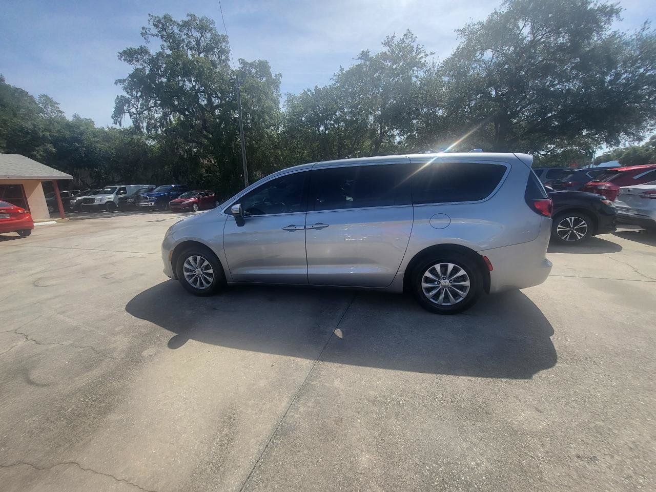 Used 2017 Chrysler Pacifica Touring w/ Tire & Wheel Group FWD image 51