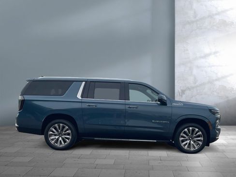 Used 2025 Chevrolet Suburban High Country AWD/4WD image 7