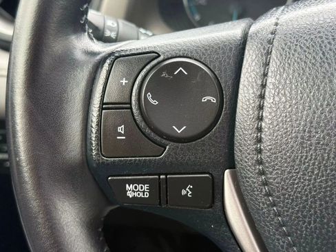 Used 2016 Toyota RAV4 Limited image 29