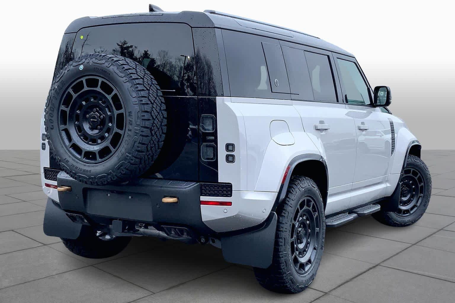 New 2026 Land Rover Defender 110 AWD/4WD image 3