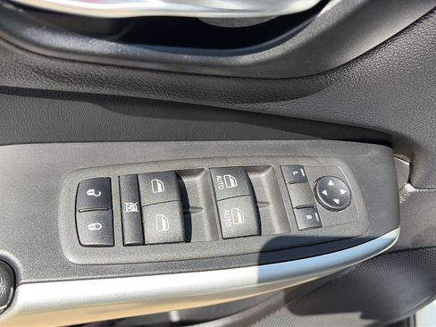 Used 2022 Jeep Cherokee Latitude AWD/4WD image 25