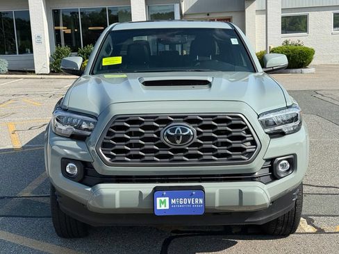 Used 2023 Toyota Tacoma TRD Sport w/ TRD Premium Sport Package AWD/4WD image 9