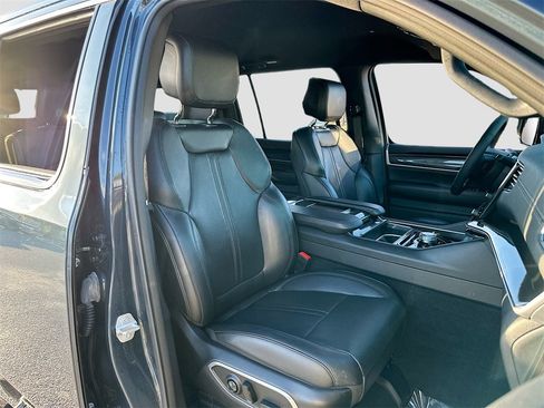 Used 2023 Jeep Wagoneer 4WD image 30