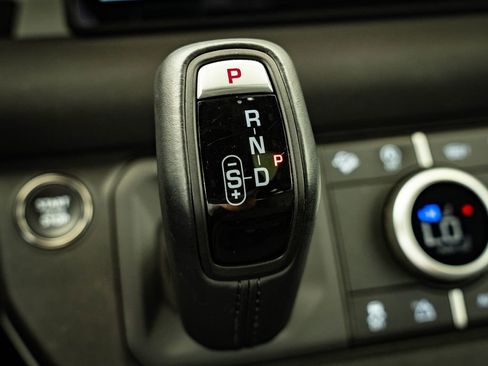 Used 2023 Land Rover Defender 90 SE image 33