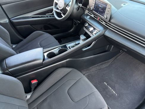 Used 2022 Hyundai Elantra Blue image 15