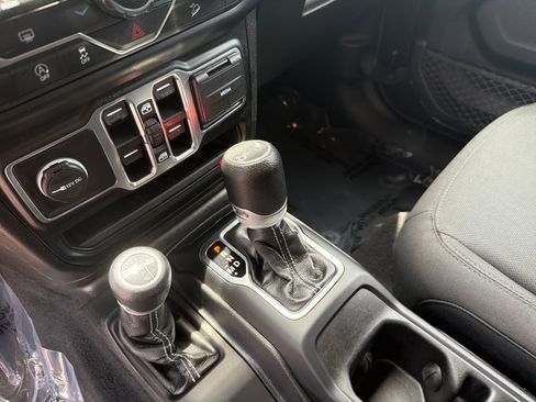 Used 2020 Jeep Wrangler Unlimited Sahara AWD/4WD image 24