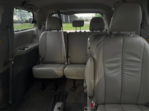 Used 2011 Toyota Sienna XLE w/ XLE Navigation Pkg FWD image 28