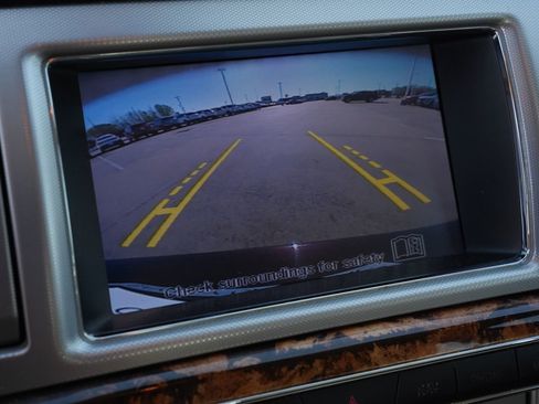 Used 2013 Jaguar XF image 12