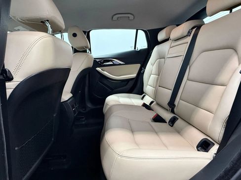 Used 2018 INFINITI QX30 image 17