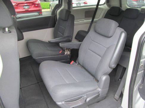 Used 2010 Dodge Grand Caravan SXT FWD image 13
